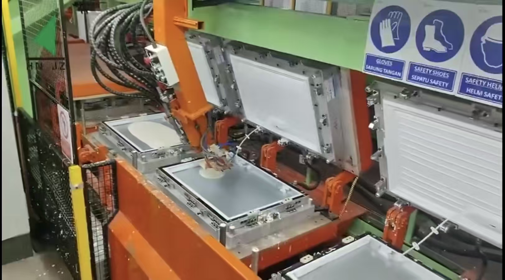 印尼冰箱門體發泡生產線項目